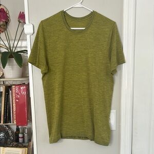 Lululemon Vent Tech Men's Shirt Olive Green  Athletic Fit Performance Stretch M